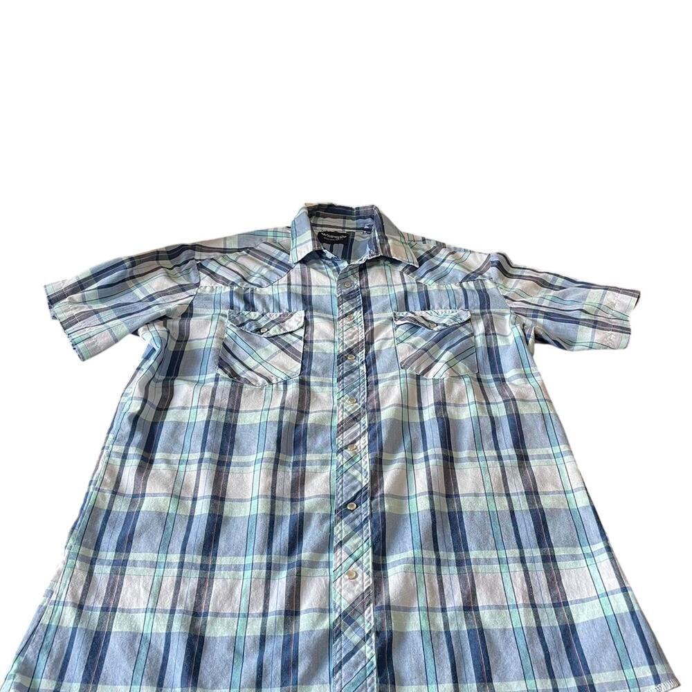 Wrangler mens large blue and white shirt